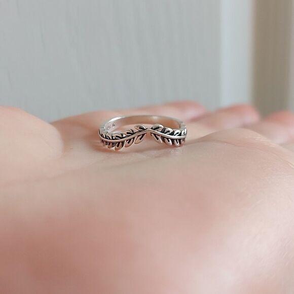 925 Oxidized Silver Leaves Wreath Ring - Picture 8 of 8